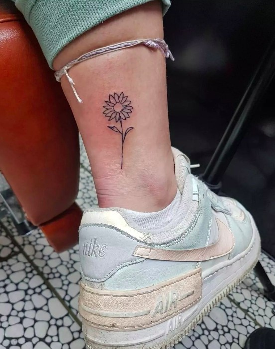 88 petits tatouages mignons et minimalistes pour femmes 2