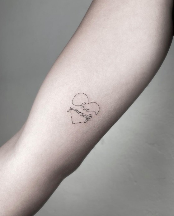 88 petits tatouages mignons et minimalistes pour femmes 9