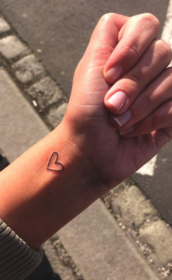 88 petits tatouages mignons et minimalistes pour femmes 19