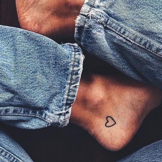 88 petits tatouages mignons et minimalistes pour femmes 20