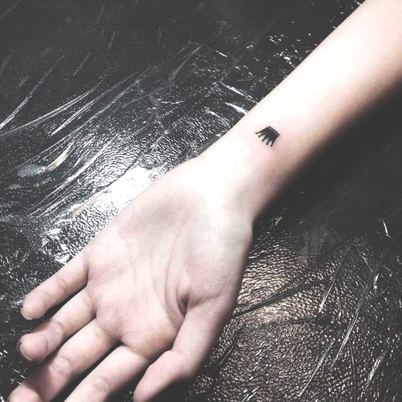 88 petits tatouages mignons et minimalistes pour femmes 25