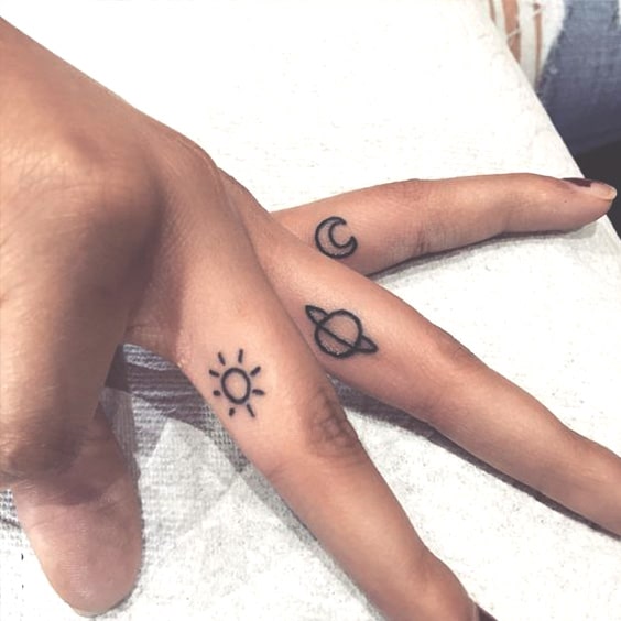 88 petits tatouages mignons et minimalistes pour femmes 64