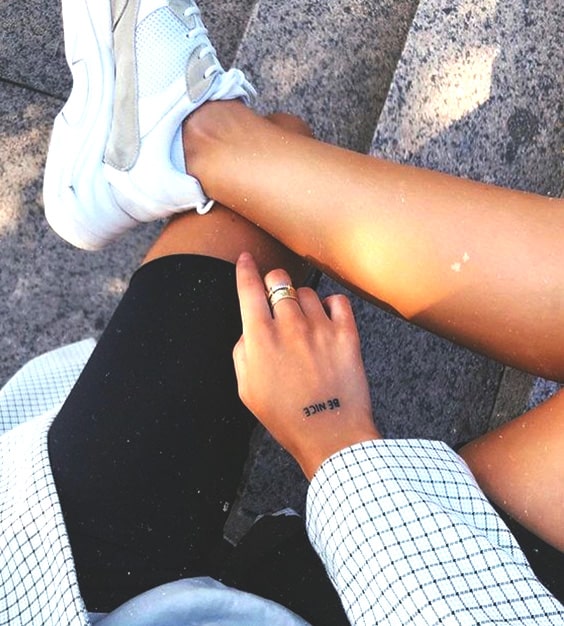 88 petits tatouages mignons et minimalistes pour femmes 77