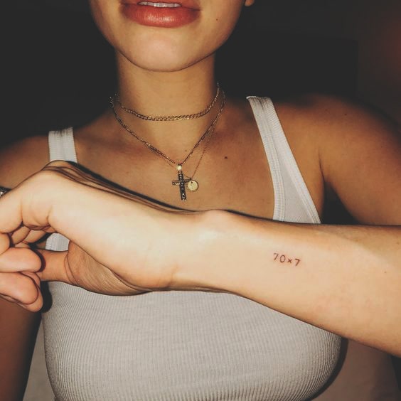 88 petits tatouages mignons et minimalistes pour femmes 80