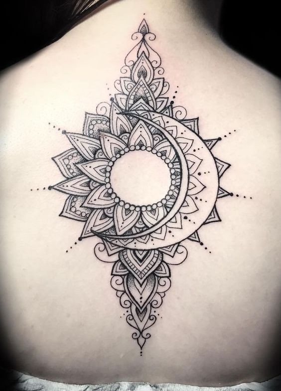 30 idées de tatouages soleil lune pour femme 25