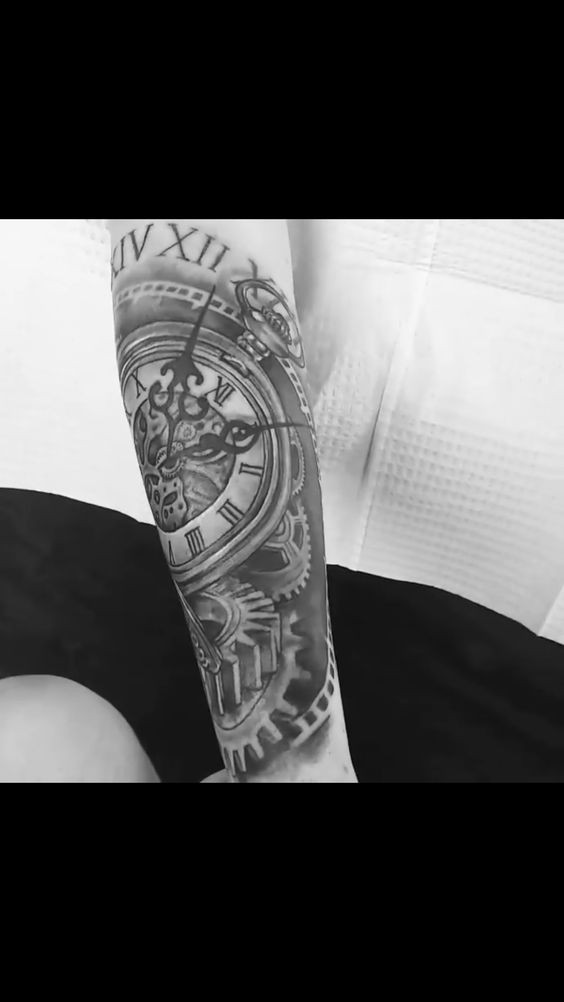 30 top idées de tatouage horloge date de naissance 15