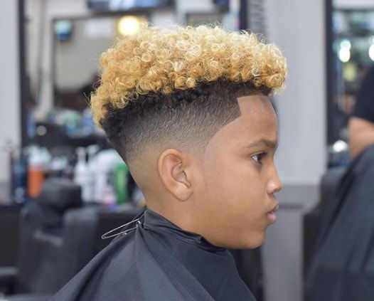 19 idées de coupes de cheveux pour petit garçon 17