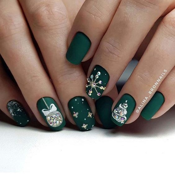 53 Nail art de Noël pour une manucure de fêtes réussie 6