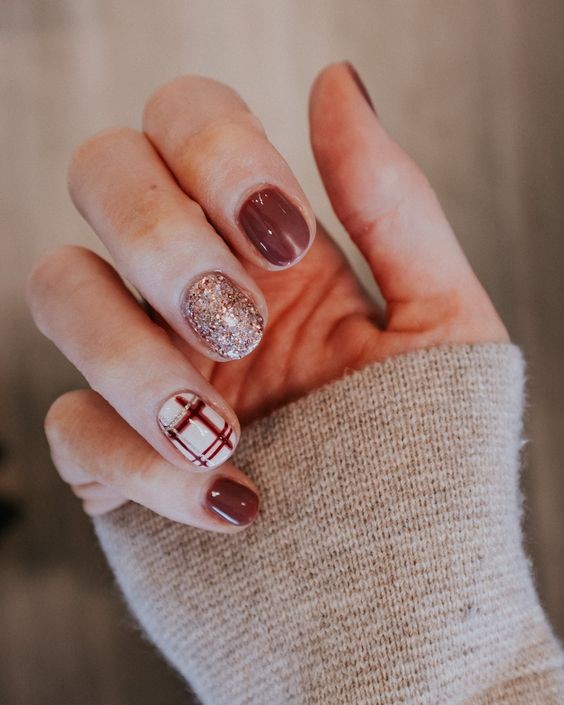 53 Nail art de Noël pour une manucure de fêtes réussie 15