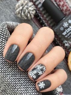 53 Nail art de Noël pour une manucure de fêtes réussie 16