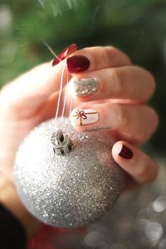 53 Nail art de Noël pour une manucure de fêtes réussie 24