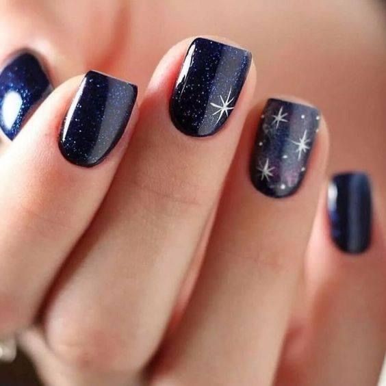 53 Nail art de Noël pour une manucure de fêtes réussie 31