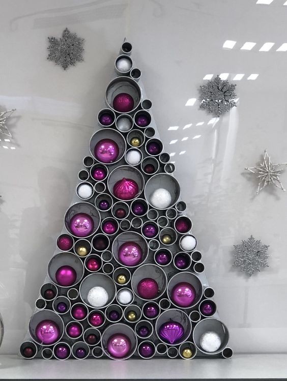 Top 18 des décorations de Noël en forme de triangle avec des boules 8