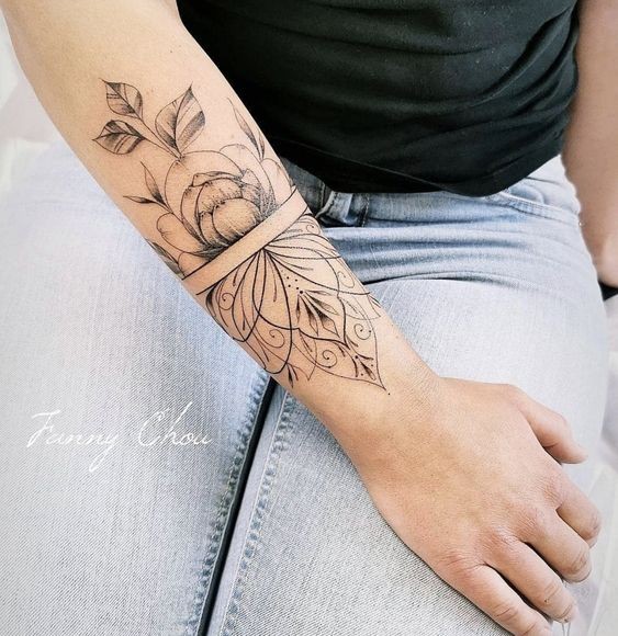 54 Tatouages fleur avant-bras qui rendent une femme irrésistible 13