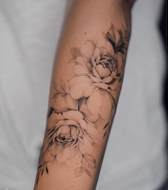 54 Tatouages fleur avant-bras qui rendent une femme irrésistible 34