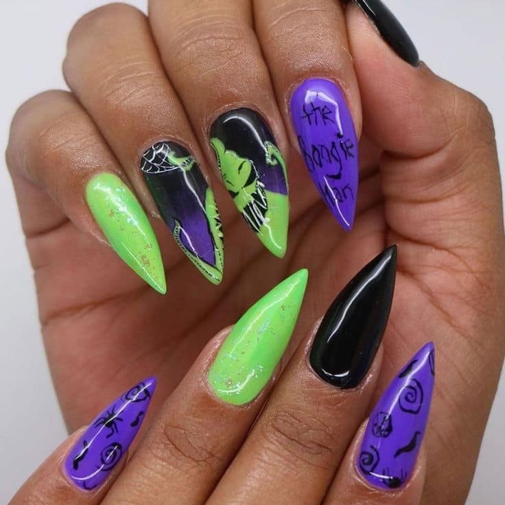 54 idées amusantes et effrayante d'ongles pour la fête d'Halloween 30