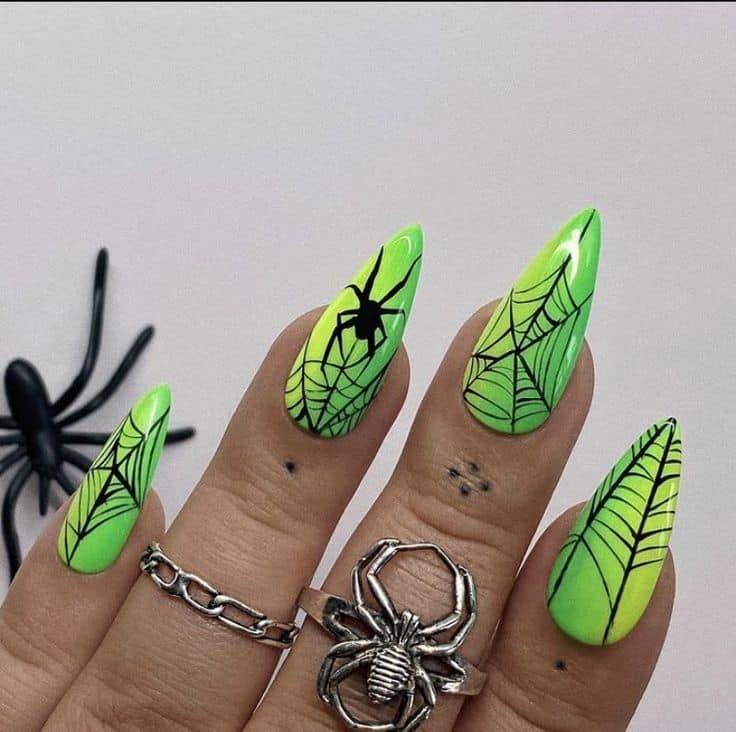 54 idées amusantes et effrayante d'ongles pour la fête d'Halloween 42