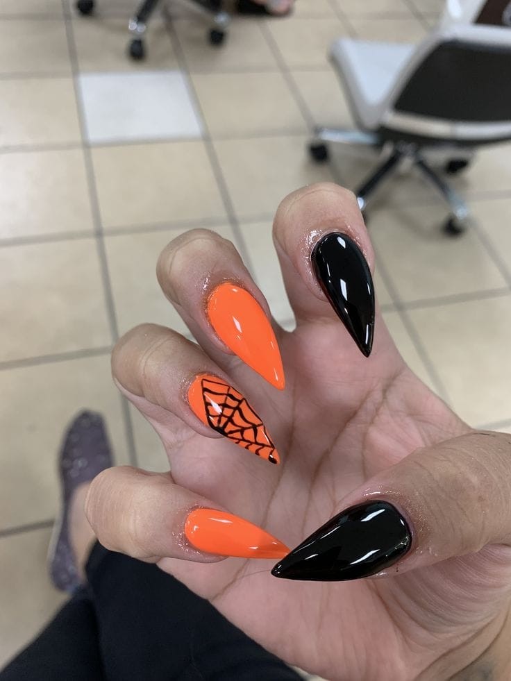 54 idées amusantes et effrayante d'ongles pour la fête d'Halloween 47