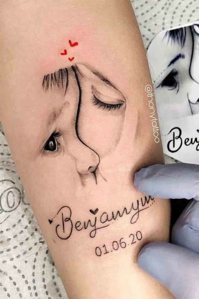 11 idées de tatouages de maman et enfants 11