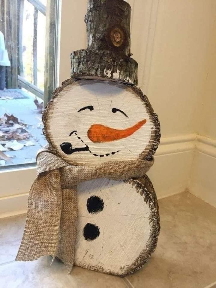 27 idées de décoration de Noël avec des bûches de bois 12