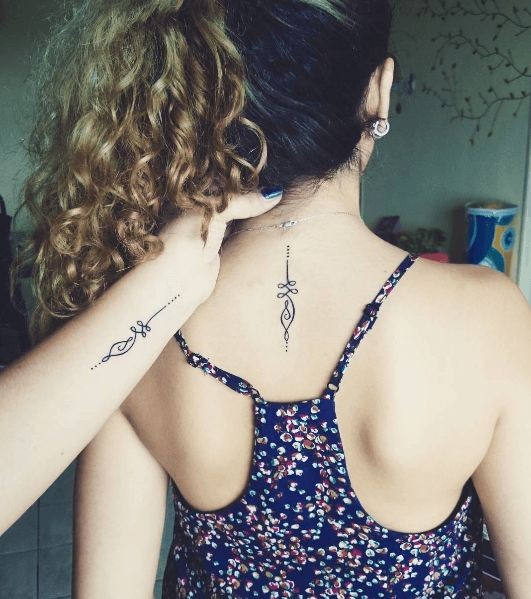 47 Tatouages nuque à la fois discrets et sensuels 20