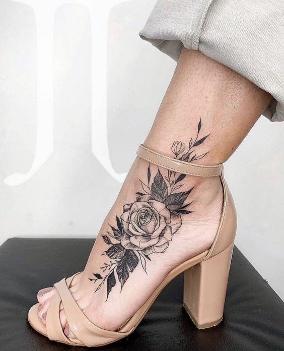 39 Tatouages chevilles à la fois discrets, délicats et sensuels 1