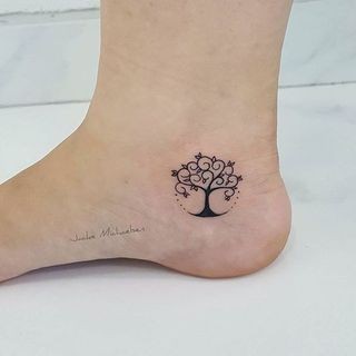 39 Tatouages chevilles à la fois discrets, délicats et sensuels 5