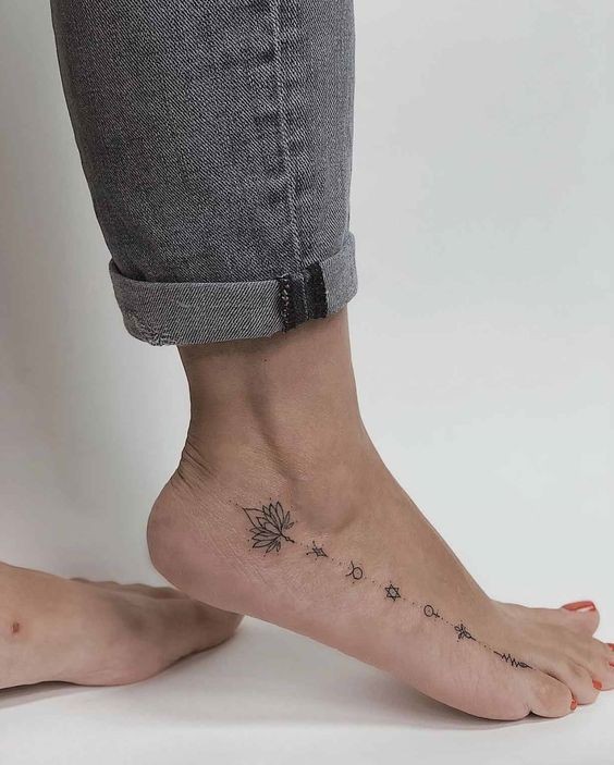 39 Tatouages chevilles à la fois discrets, délicats et sensuels 7