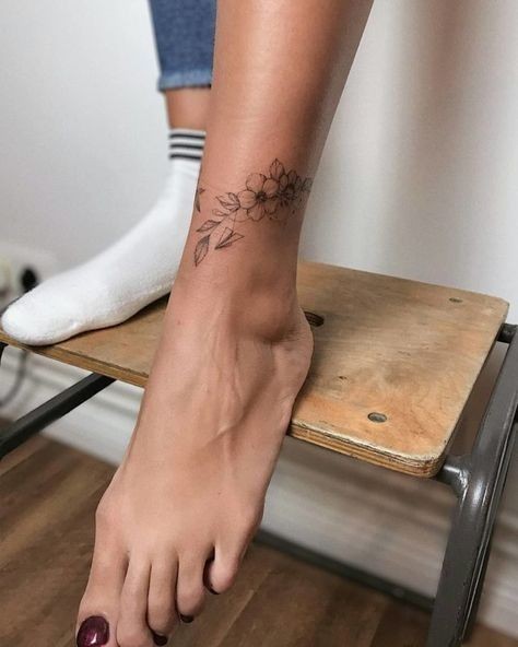 39 Tatouages chevilles à la fois discrets, délicats et sensuels 10