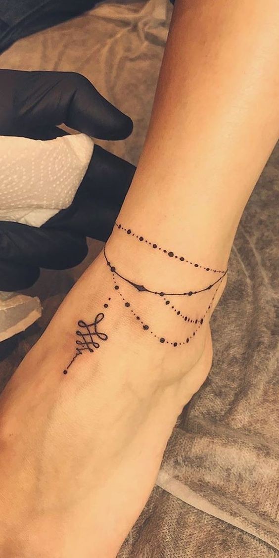 39 Tatouages chevilles à la fois discrets, délicats et sensuels 13