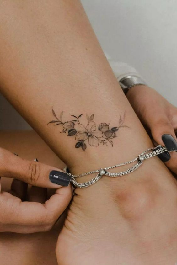 39 Tatouages chevilles à la fois discrets, délicats et sensuels 15