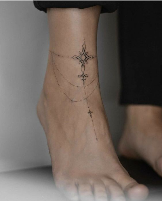 39 Tatouages chevilles à la fois discrets, délicats et sensuels 33