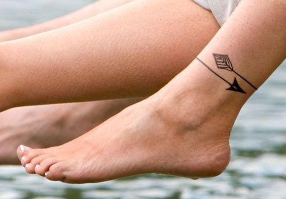 39 Tatouages chevilles à la fois discrets, délicats et sensuels 34