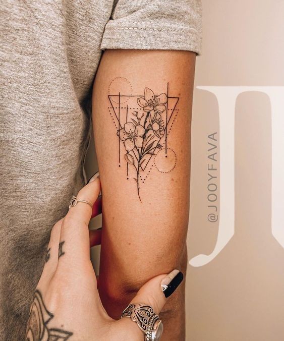 41 Petits tatouages à la fois minimalistes et discrets 13