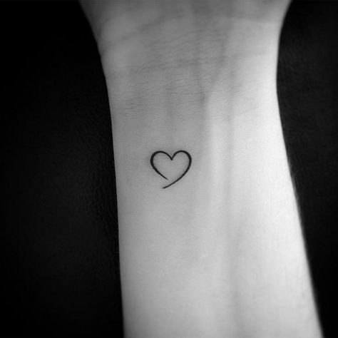 41 Petits tatouages à la fois minimalistes et discrets 34