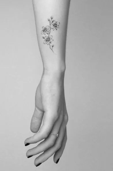 Les 44 plus beaux tatouages minimalistes pour s'inspirer 26