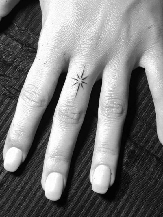 Les 44 plus beaux tatouages minimalistes pour s'inspirer 40