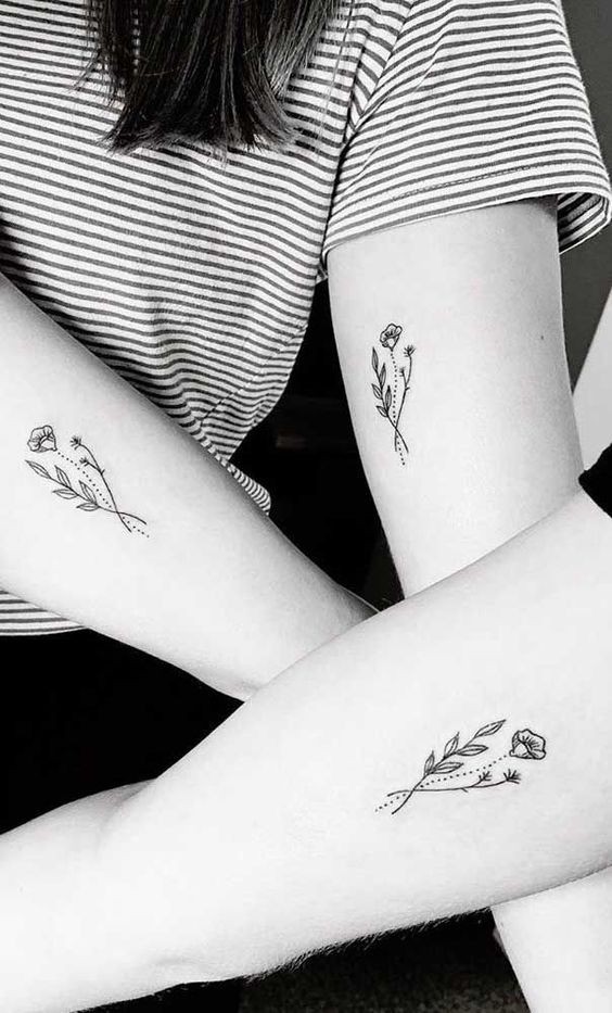 25 petits tatouages sœurs pour célébrer votre lien spécial 34