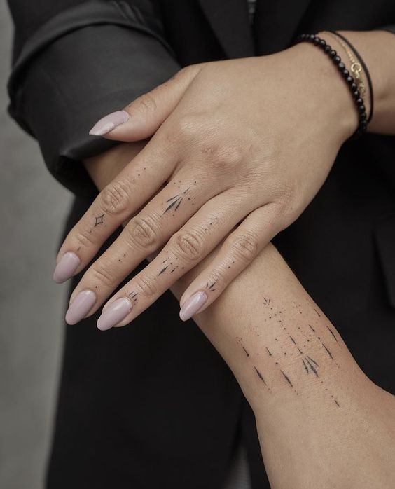 25 tatouages minimalistes à la fois élégants et discrets 23