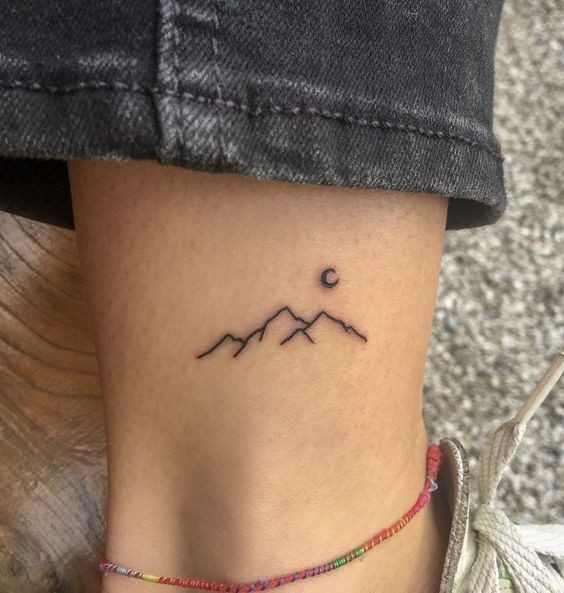 25 tatouages minimalistes à la fois élégants et discrets 12