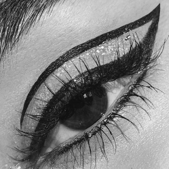 Eyeliner Graphique: Comment transformer votre regard en arme de séduction massive 27