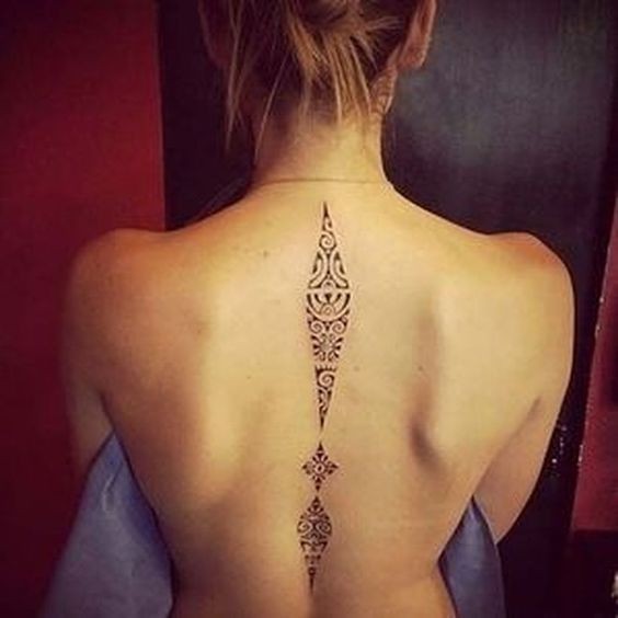 44 tatouages dos qui rendent une femme irrésistible 6