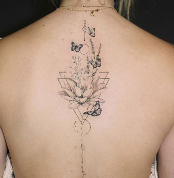 44 tatouages dos qui rendent une femme irrésistible 17