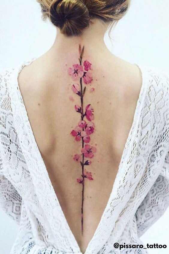 44 tatouages dos qui rendent une femme irrésistible 28