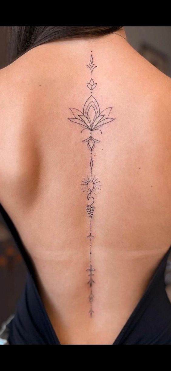 44 tatouages dos qui rendent une femme irrésistible 34