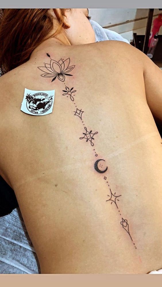 44 tatouages dos qui rendent une femme irrésistible 39