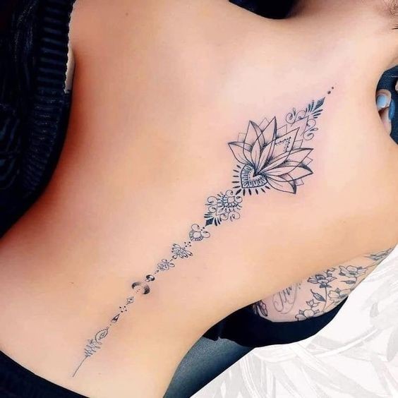 44 tatouages dos qui rendent une femme irrésistible 41