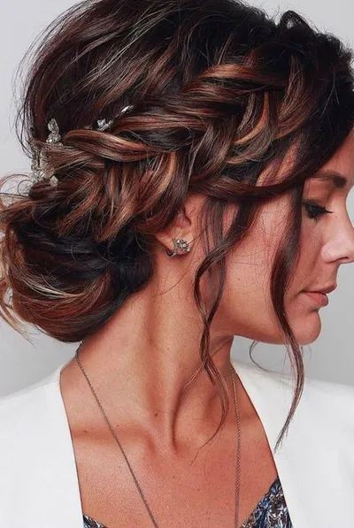 11 Coiffures de mariage pour cheveux mi-longs 9