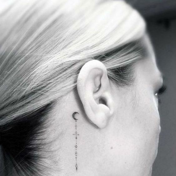 27 Beaux tatouages subtils et féminins derrière l'oreille 12