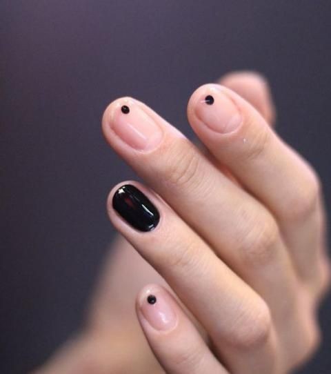 17 nails art minimalistes pour des ongles courts 8